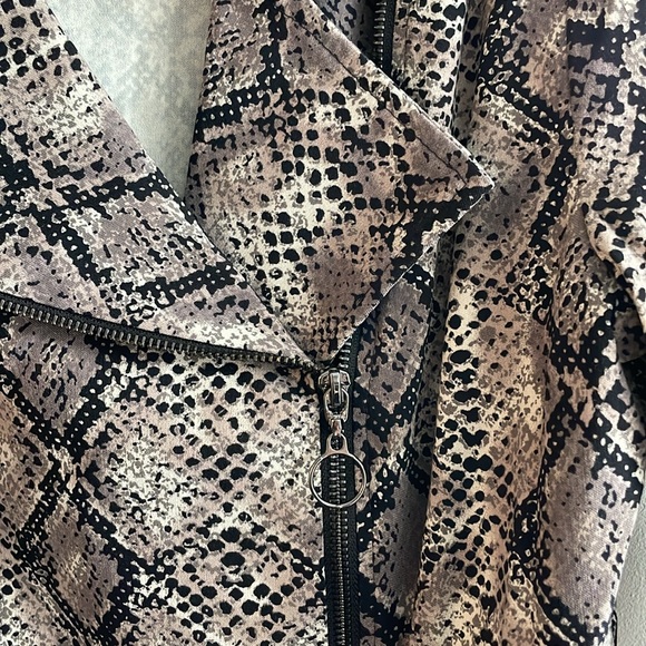 JOSEPH RIBKOFF light weight 3/4 inch sleeve jacket-Size 10 - Picture 12 of 12